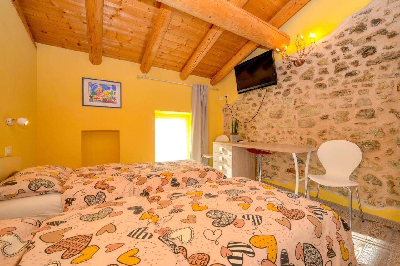 Casa Nel Borgo - Il Gufo Appartement Tremosine Buitenkant foto